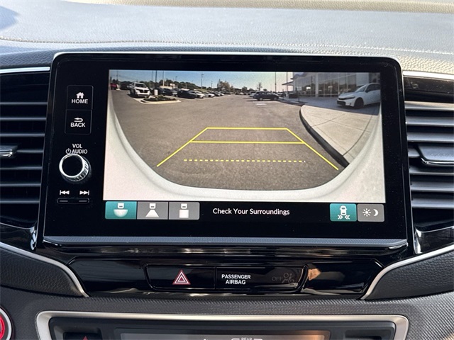 Vehicle image 14 of 16