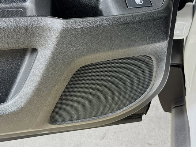 Vehicle image 21 of 35
