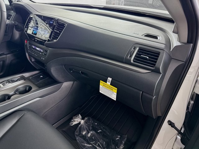 Vehicle image 33 of 35