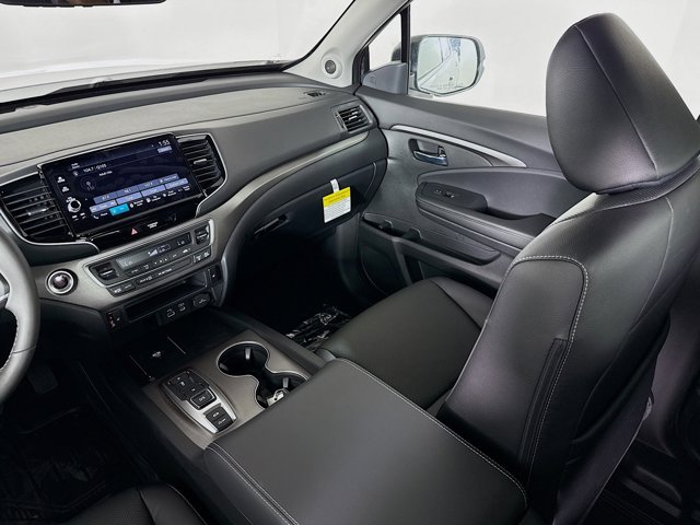 Vehicle image 28 of 35