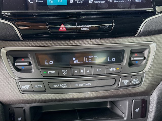 Vehicle image 17 of 35