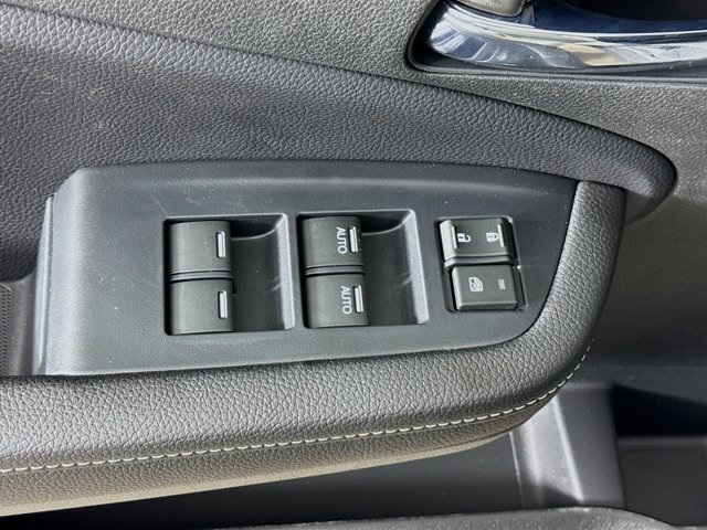 Vehicle image 20 of 35