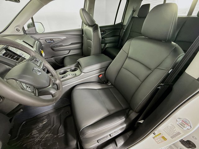 Vehicle image 25 of 35