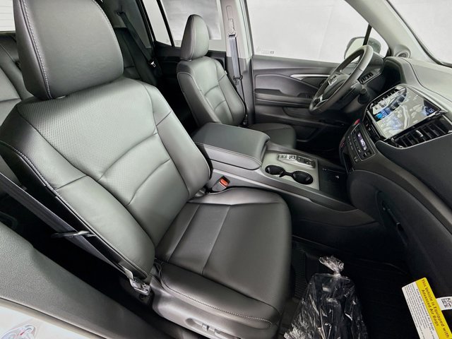 Vehicle image 32 of 35