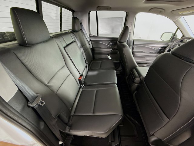 Vehicle image 31 of 35