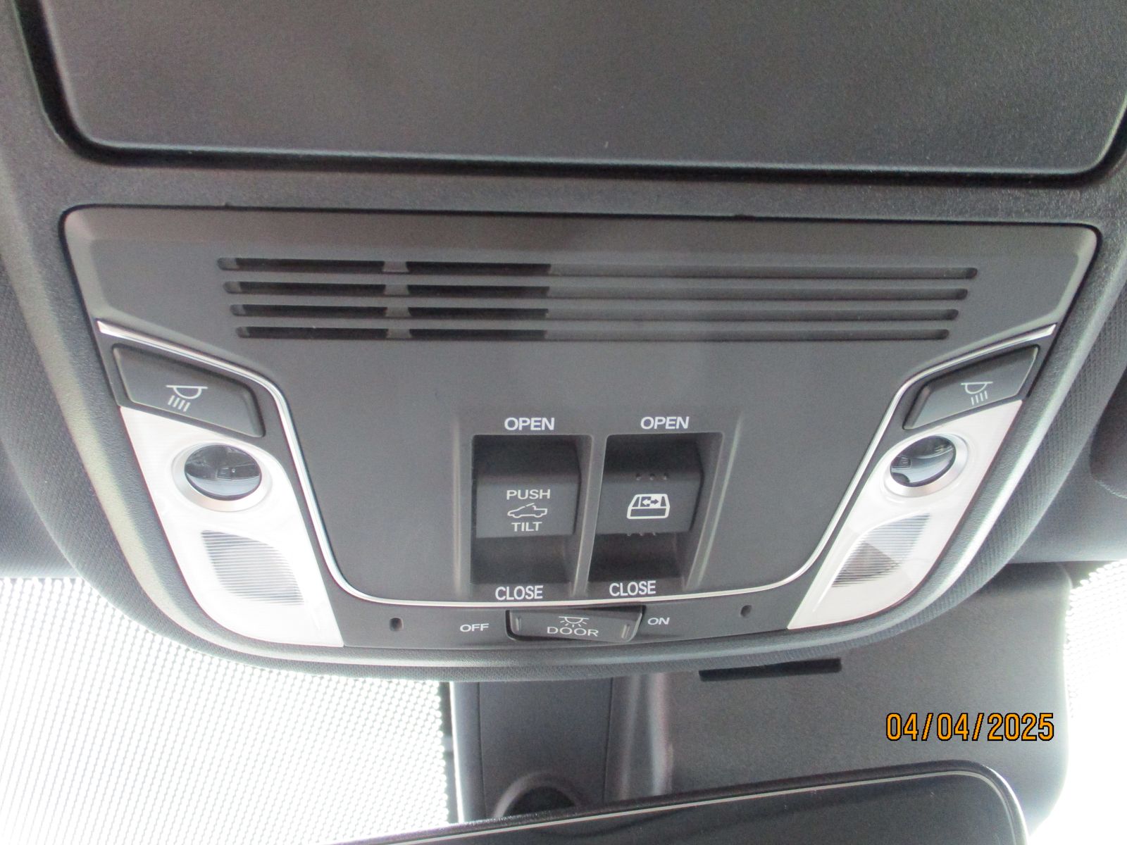 Vehicle image 19 of 34