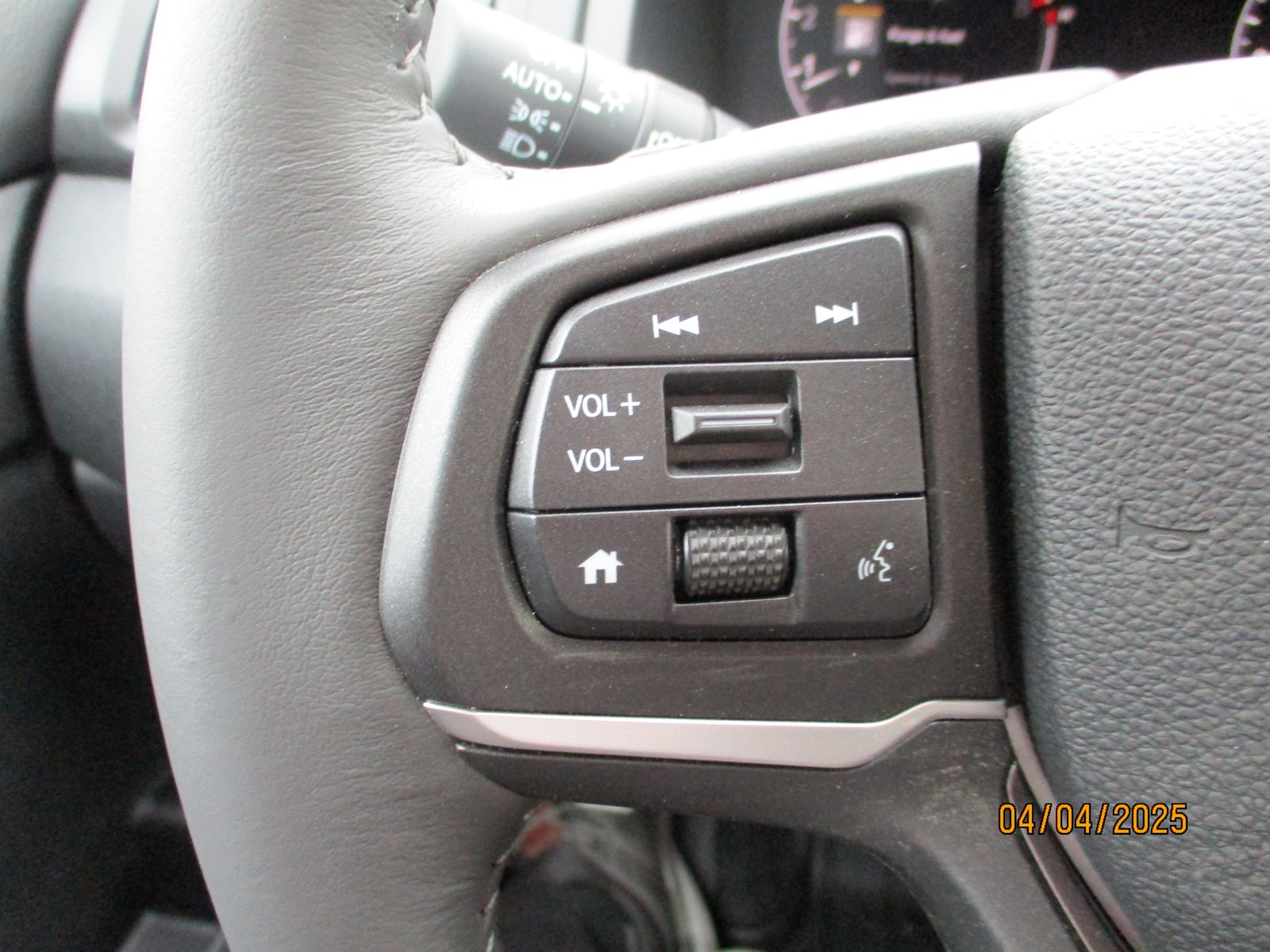Vehicle image 14 of 34