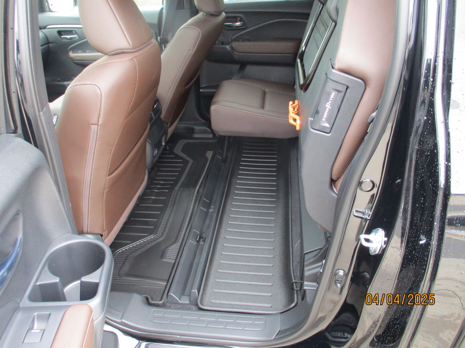 Vehicle image 25 of 34