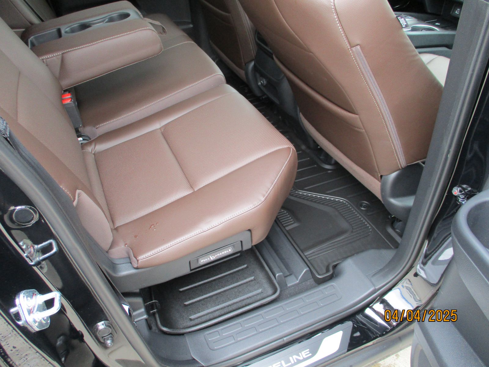 Vehicle image 27 of 34