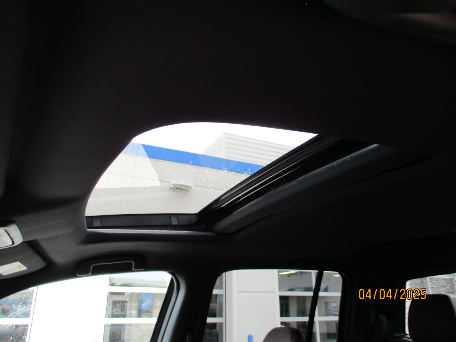 Vehicle image 21 of 34