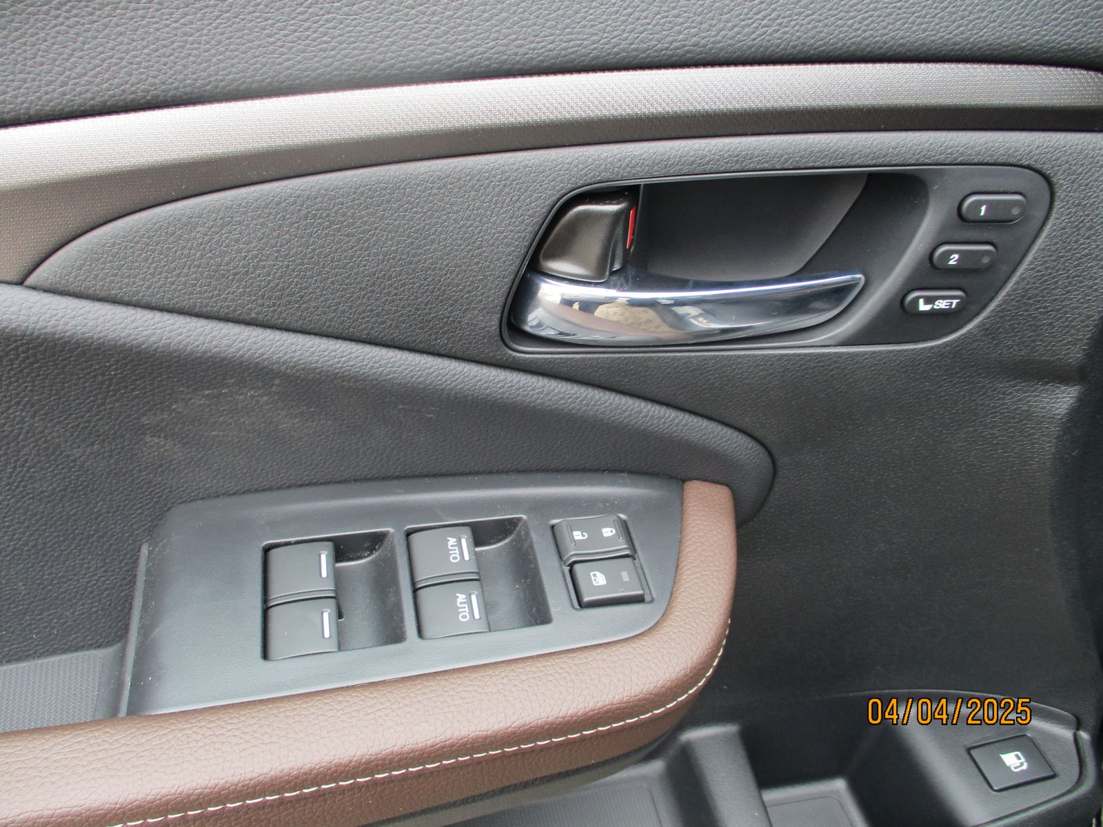 Vehicle image 22 of 34