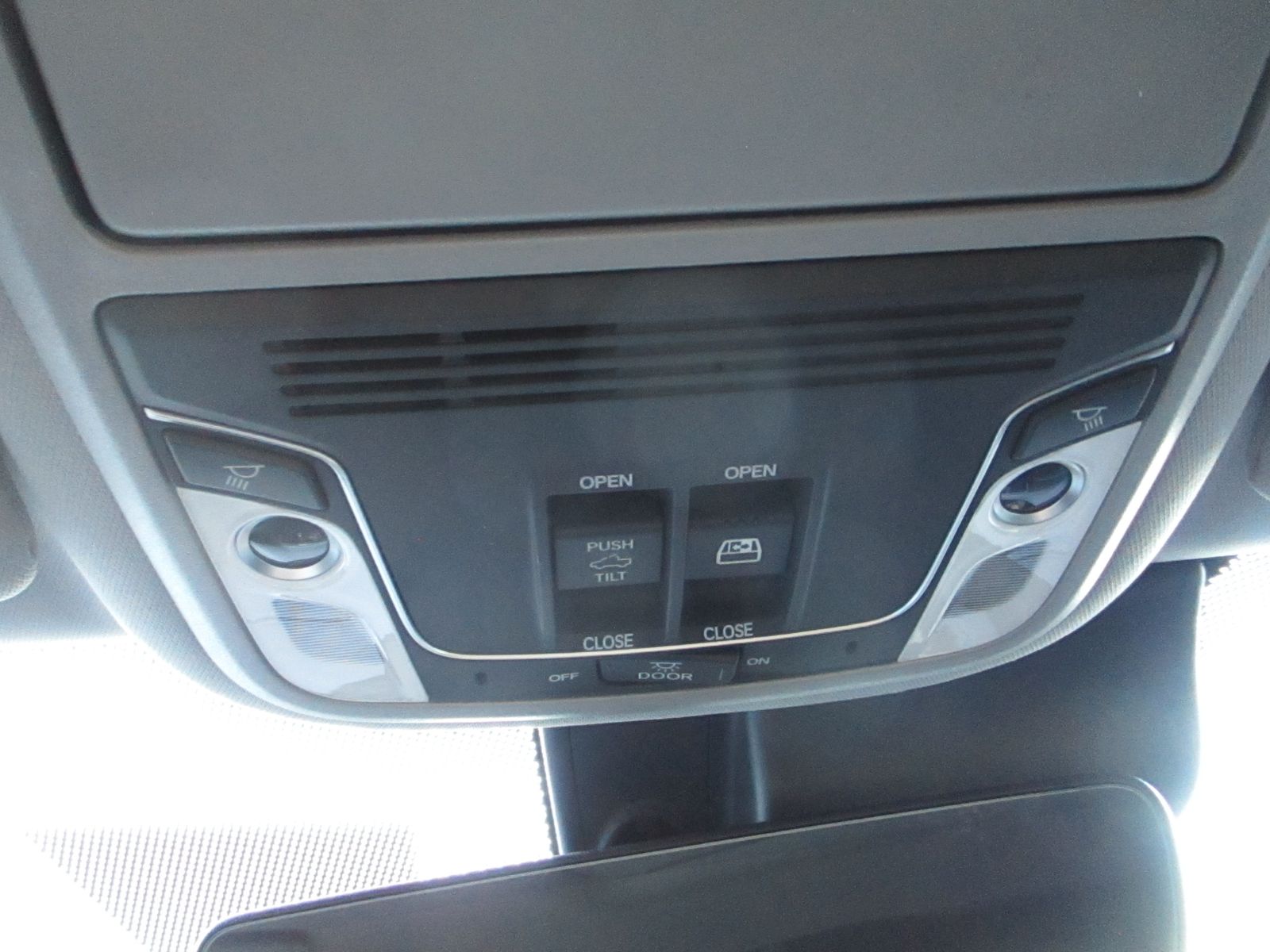 Vehicle image 18 of 35