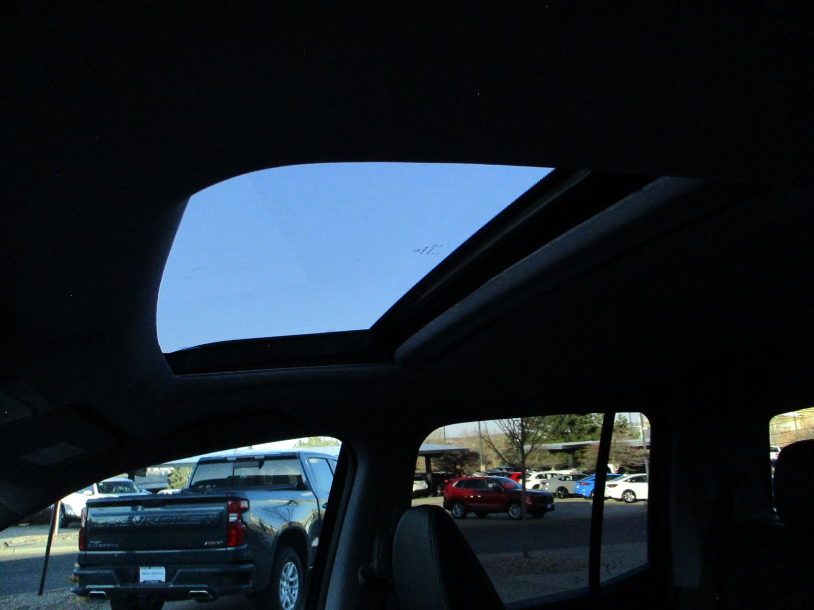 Vehicle image 21 of 35
