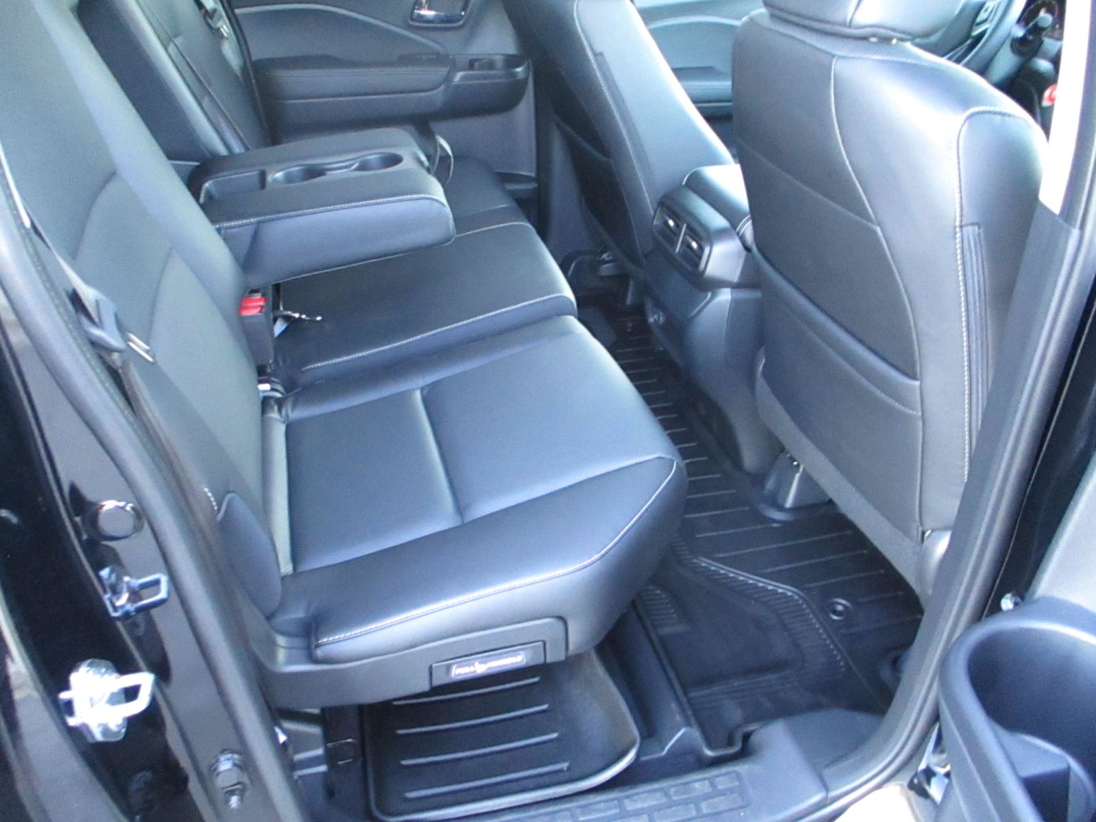 Vehicle image 27 of 35