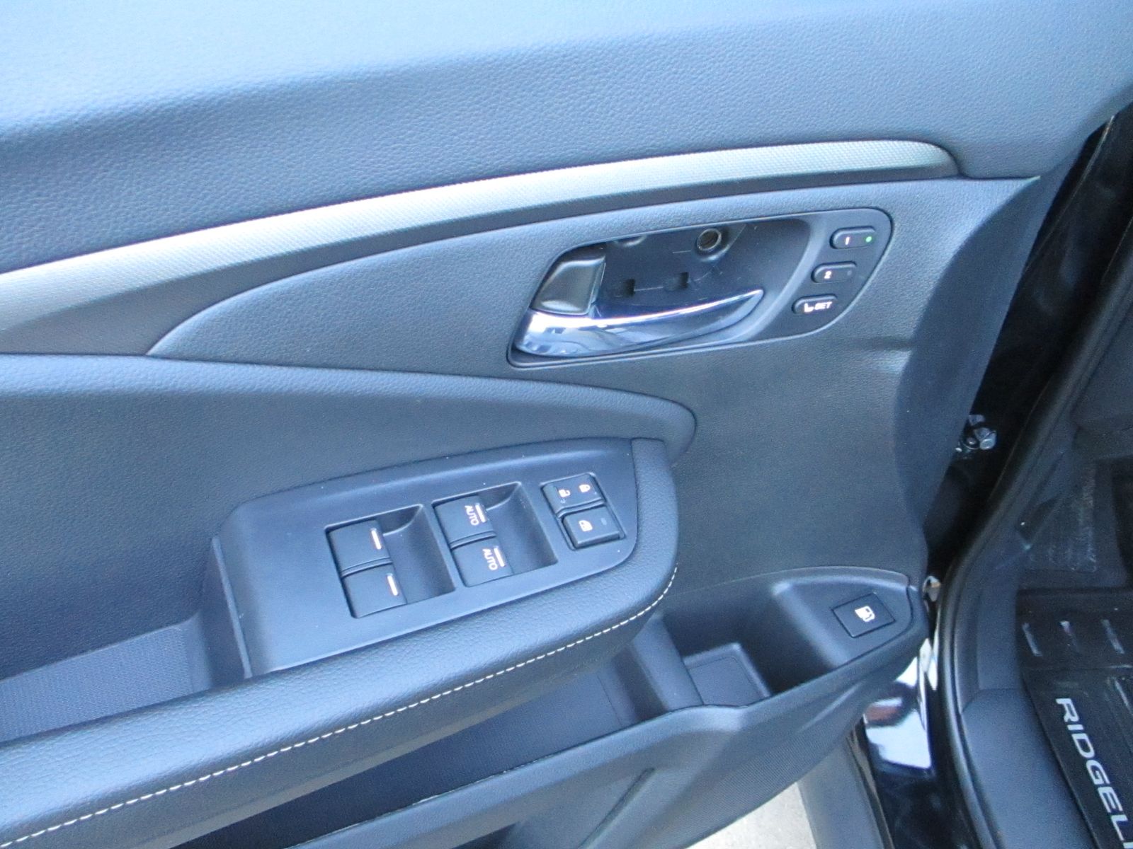 Vehicle image 22 of 35