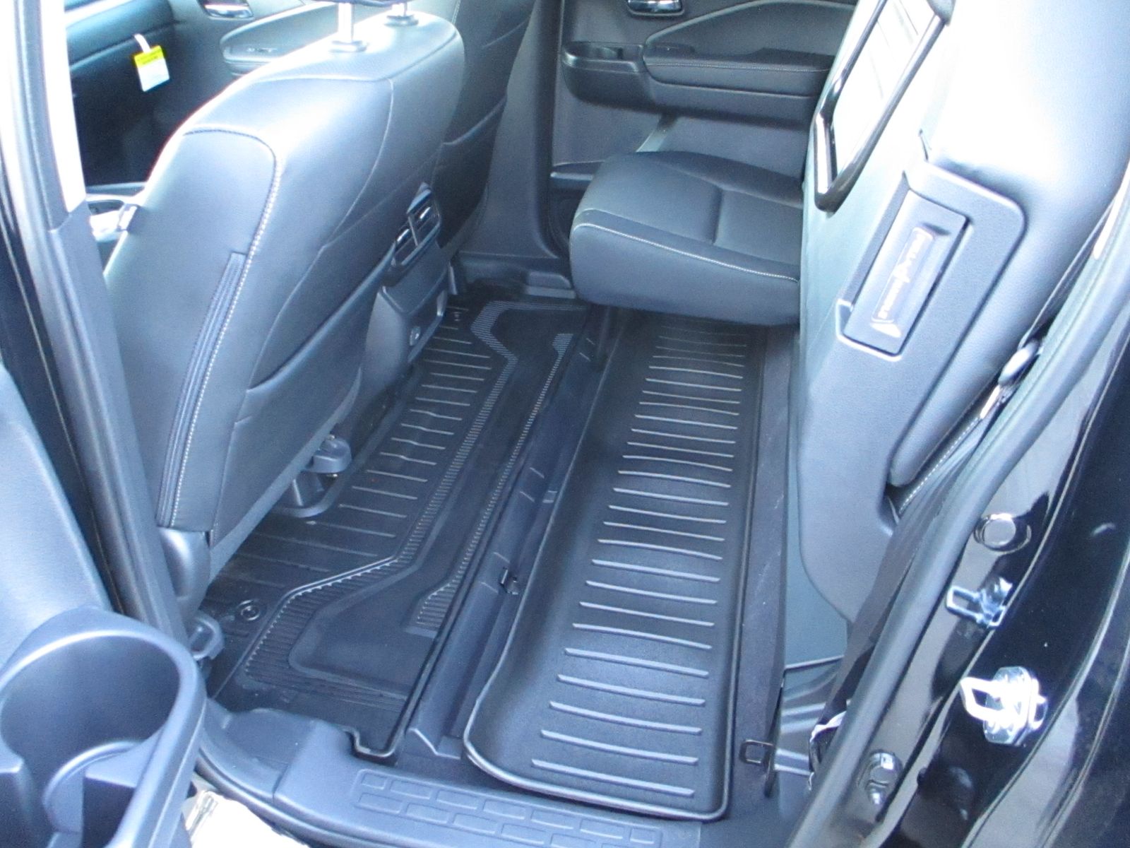 Vehicle image 25 of 35