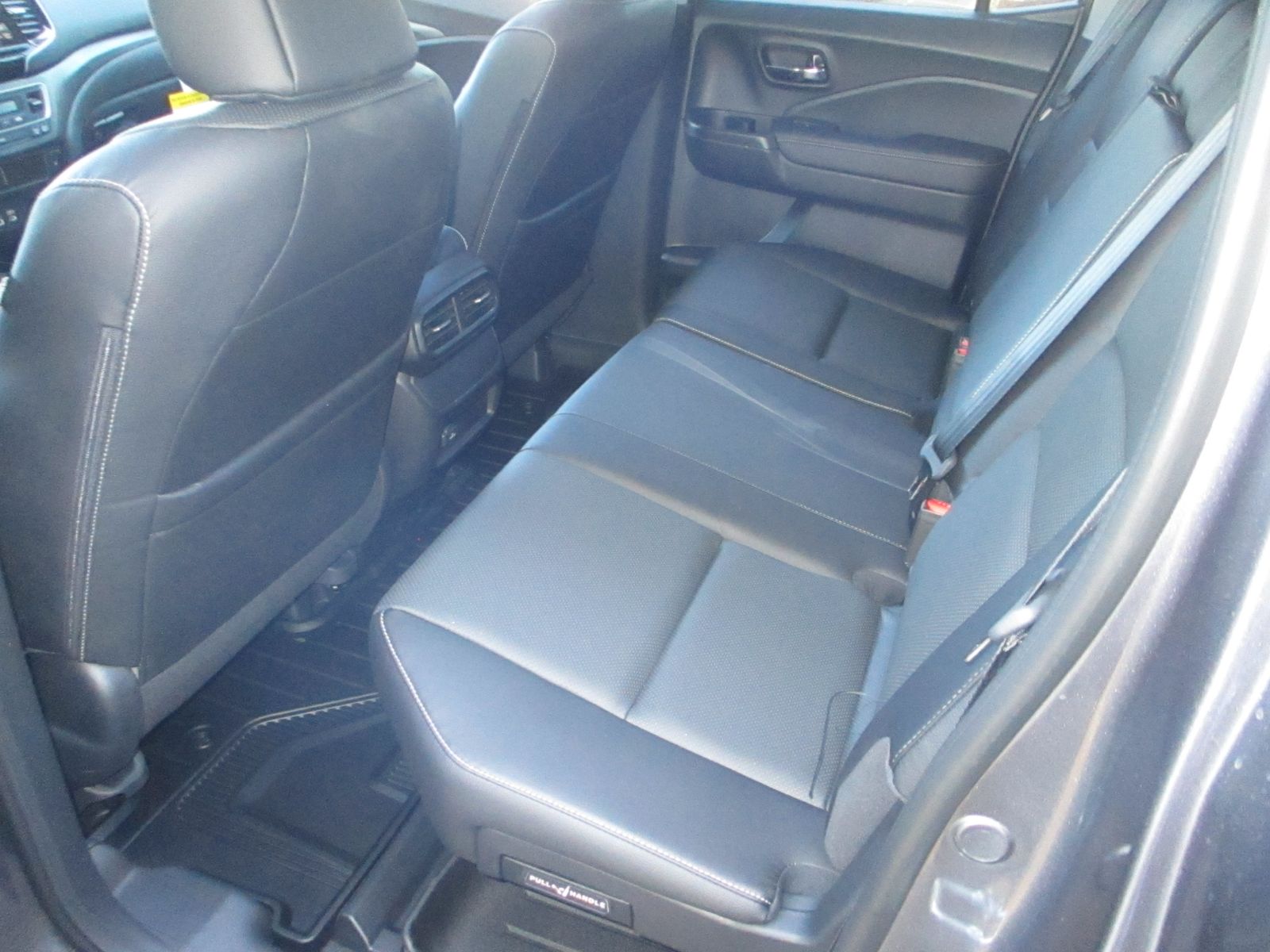 Vehicle image 25 of 35