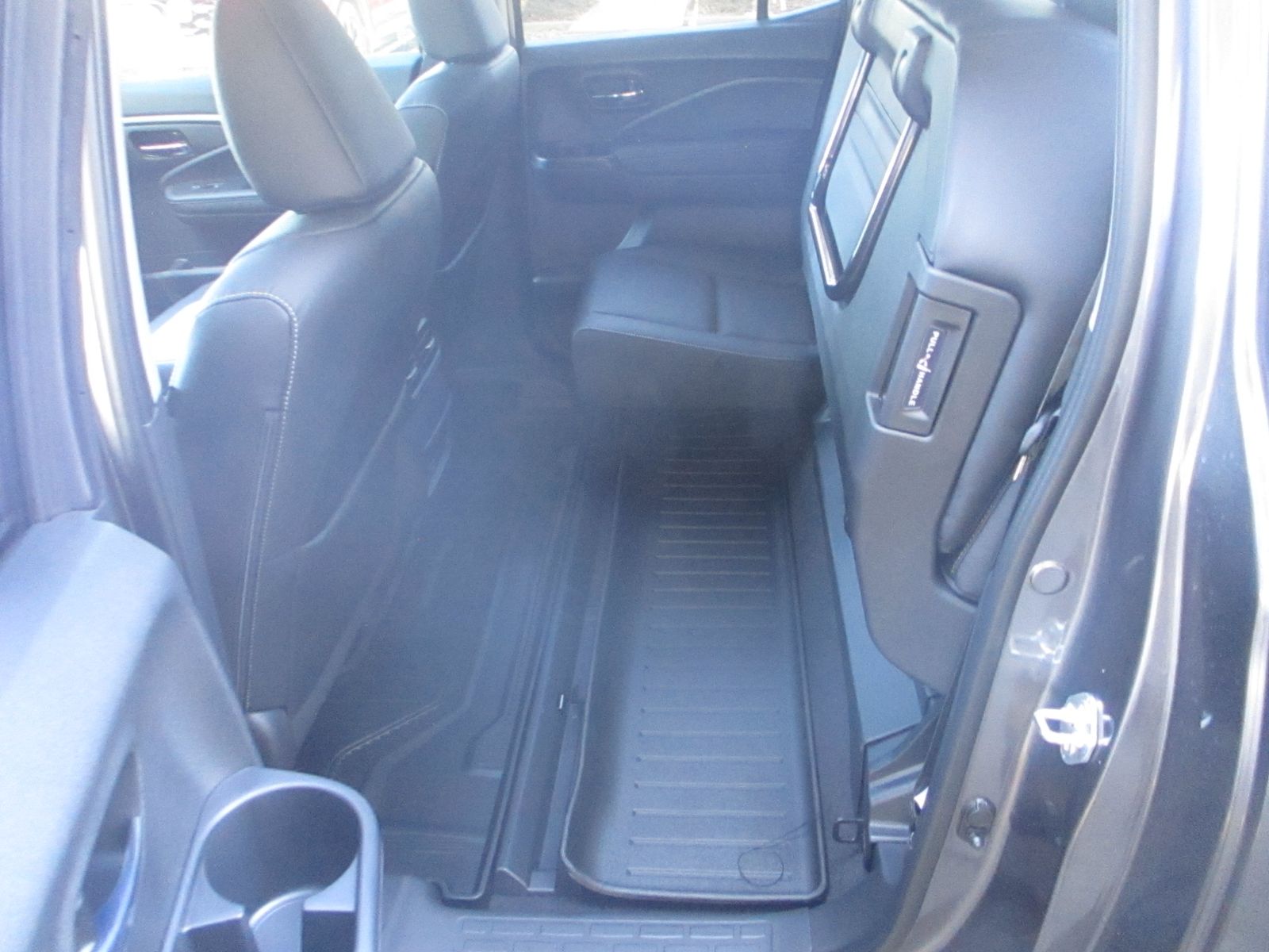 Vehicle image 26 of 35
