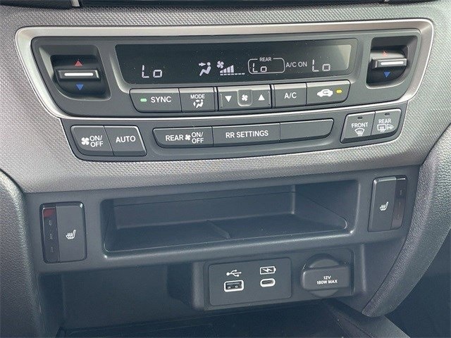 Vehicle image 17 of 25