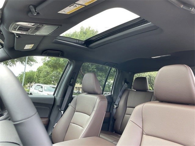Vehicle image 22 of 25