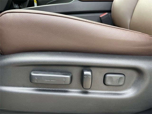 Vehicle image 24 of 25