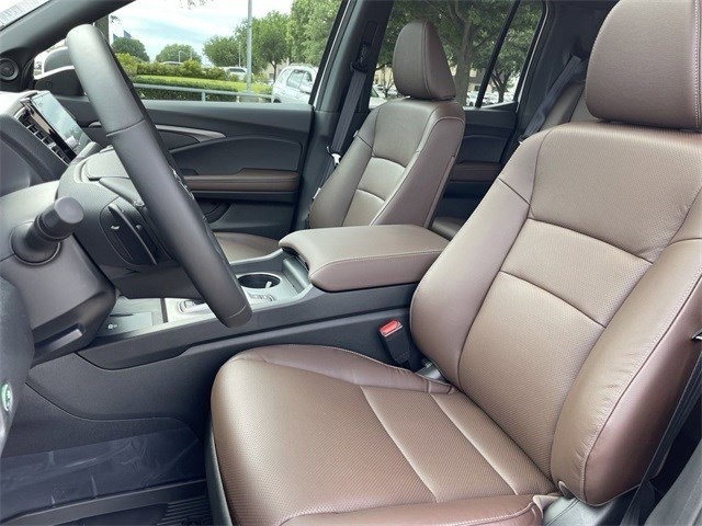 Vehicle image 23 of 25