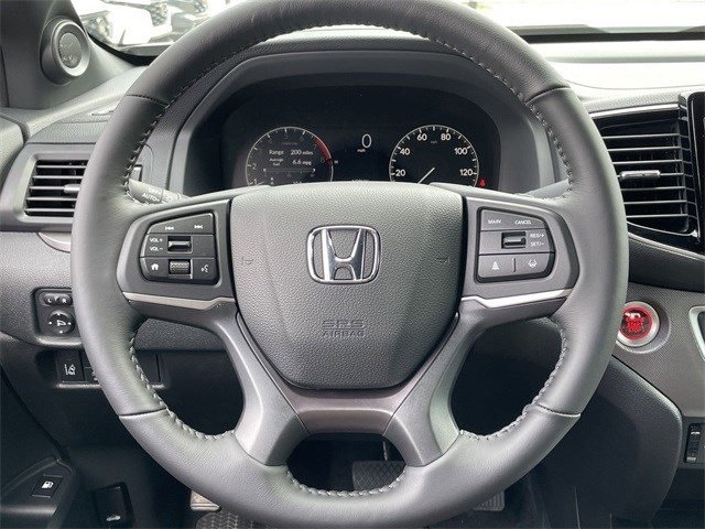 Vehicle image 11 of 25