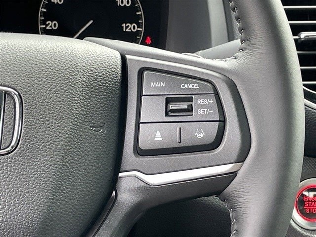 Vehicle image 13 of 25
