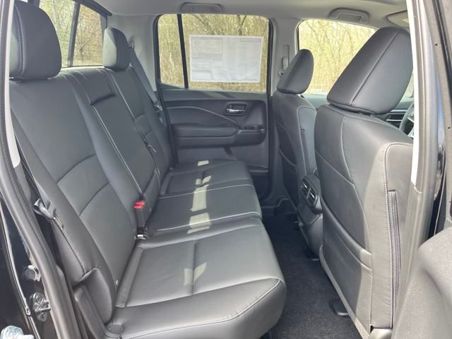 Vehicle image 17 of 38