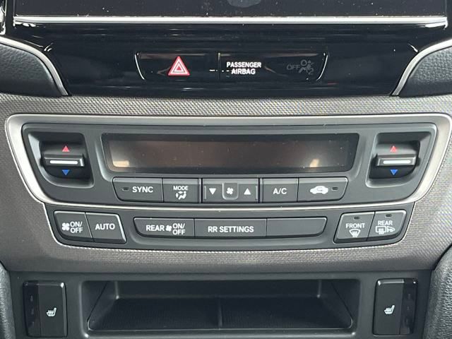 Vehicle image 32 of 38