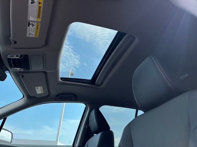 Vehicle image 14 of 38