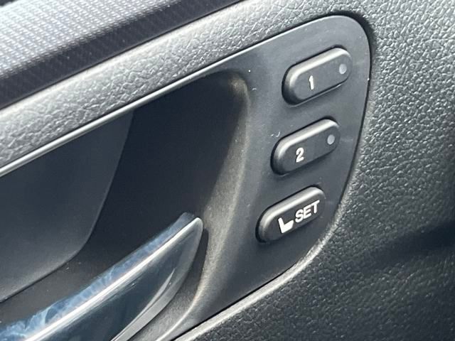 Vehicle image 21 of 38