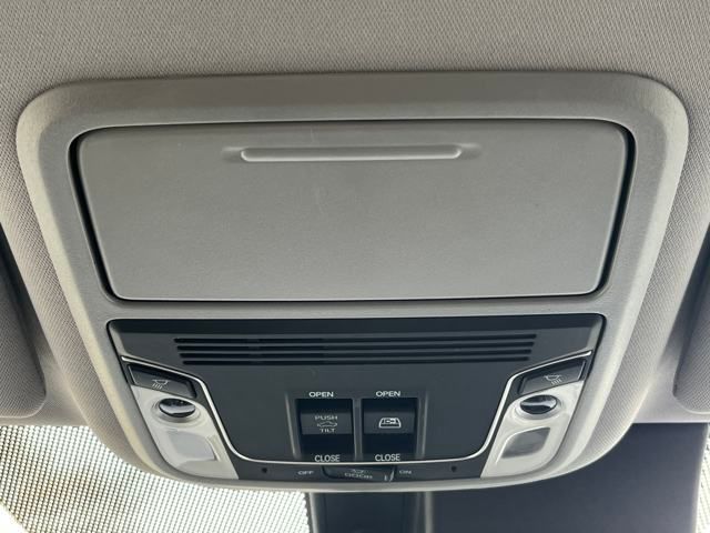 Vehicle image 36 of 38