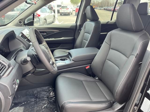 Vehicle image 13 of 38