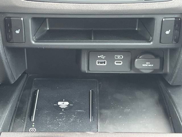 Vehicle image 33 of 38