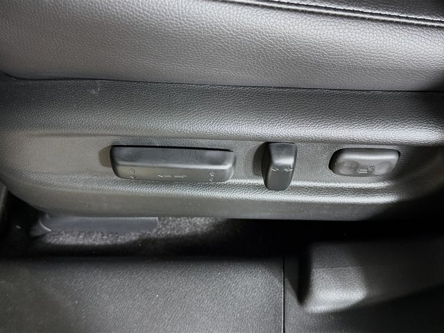 Vehicle image 22 of 34