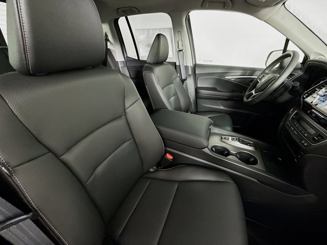 Vehicle image 31 of 34