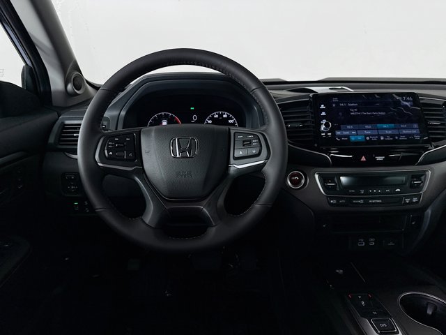 Vehicle image 27 of 34
