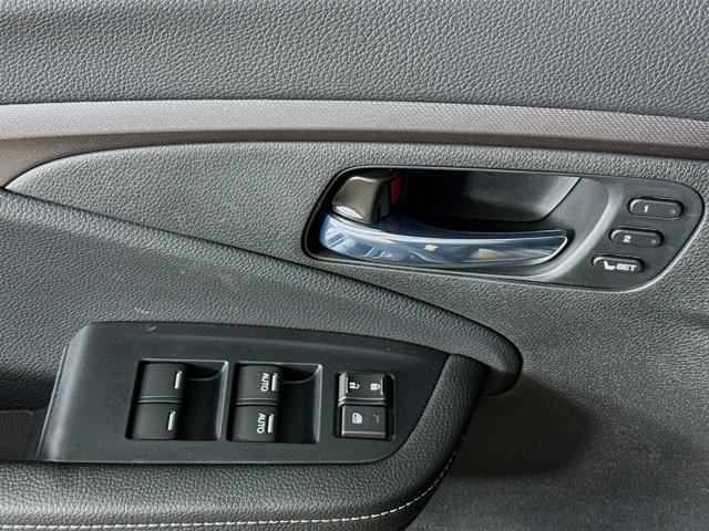 Vehicle image 20 of 34