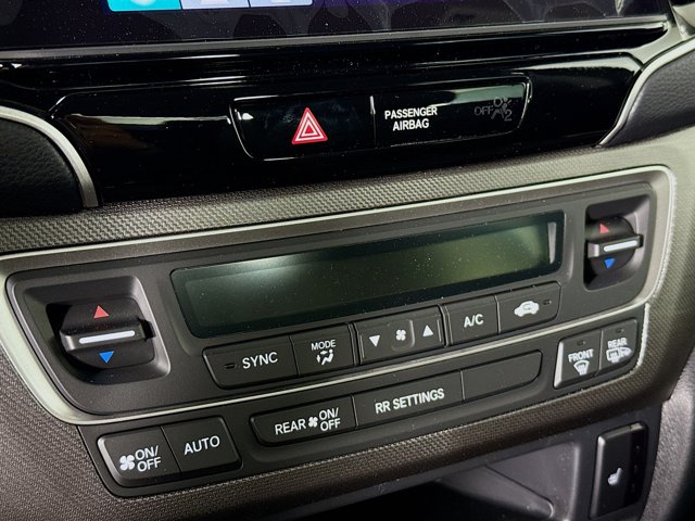 Vehicle image 17 of 34