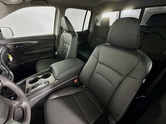 Vehicle image 25 of 34