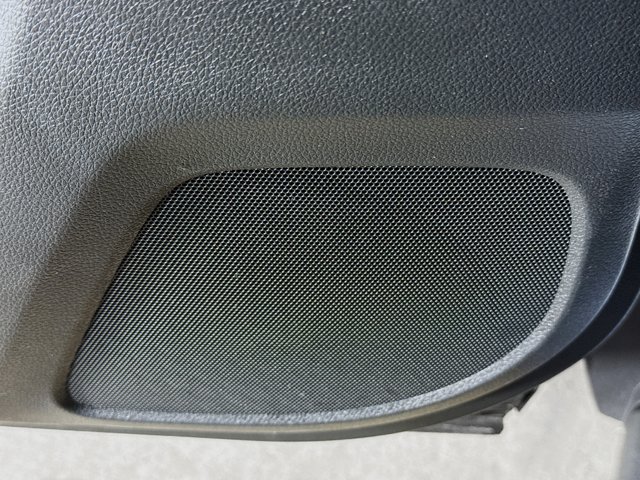 Vehicle image 21 of 34