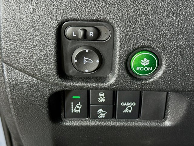 Vehicle image 11 of 34