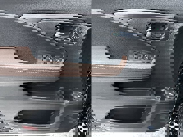 Vehicle image 21 of 27