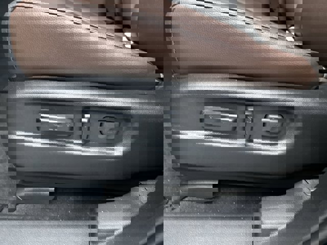 Vehicle image 22 of 27
