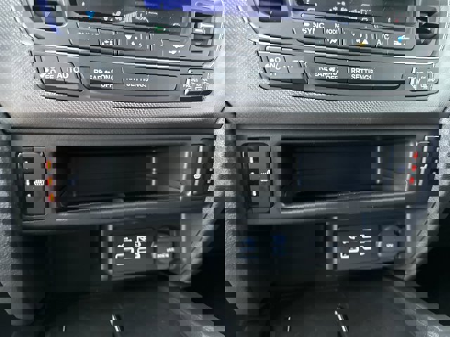 Vehicle image 23 of 27