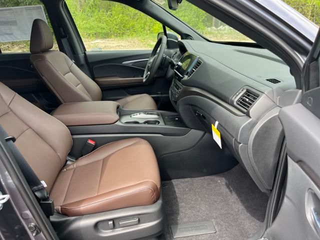 Vehicle image 16 of 35