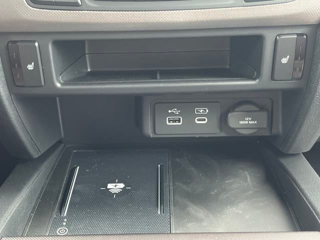 Vehicle image 28 of 35