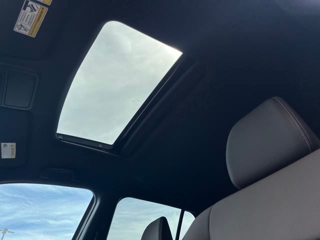 Vehicle image 14 of 35