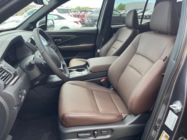 Vehicle image 13 of 35